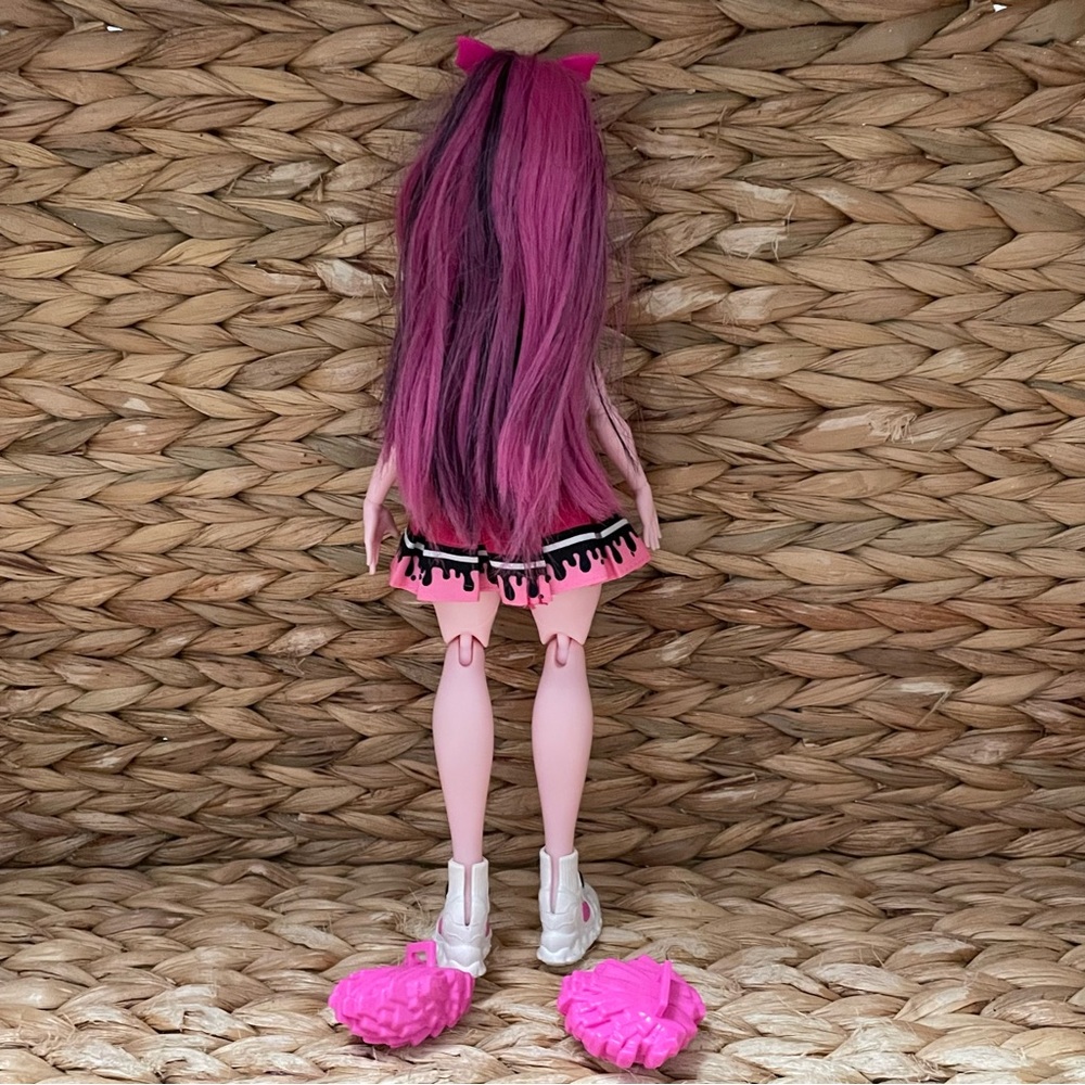 Monster High Generation 3 Ghoul Spirit Sports Theme 2021-22 - Picture 5 of 7